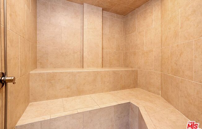 2 beds, 1 bath, 980 sqft, $3,700, Unit 539