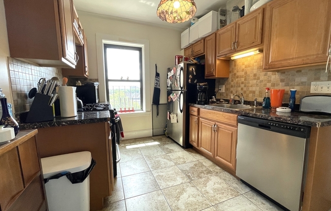2 beds, 1 bath, 880 sqft, $2,900, Unit 51