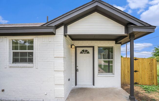 Updated 3/1 with Granite Counter Tops and Refrigerator Included!