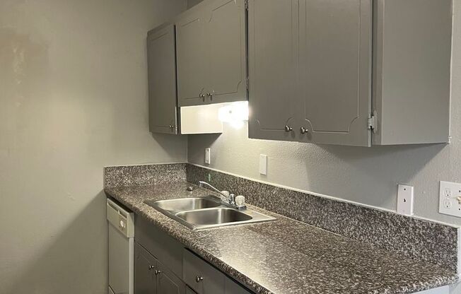 2 beds, 1 bath, 850 sqft, $1,495, Unit 05