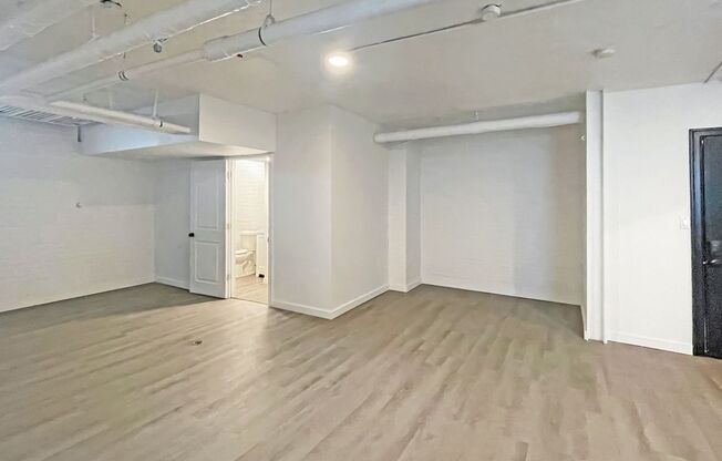 Studio, 1 bath, 345 sqft, $895, Unit 15