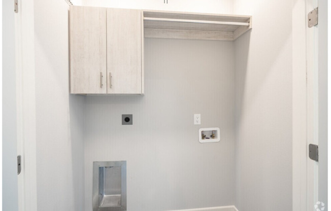 3 beds, 2 baths, 1,269 sqft, $995, Unit C-01/ BROWNC/ PARKING LOT VIEW