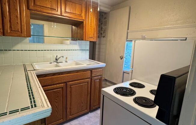 1 bed, 1.5 baths, $750, Unit Unit # 5