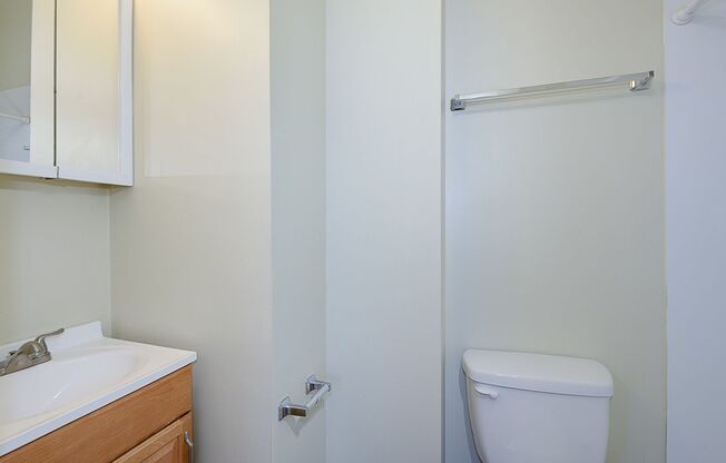 Studio, 1 bath, 300 sqft, $1,250, Unit Q