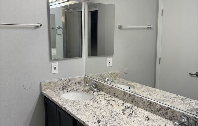 3 beds, 2.5 baths, $2,050, Unit # 1159