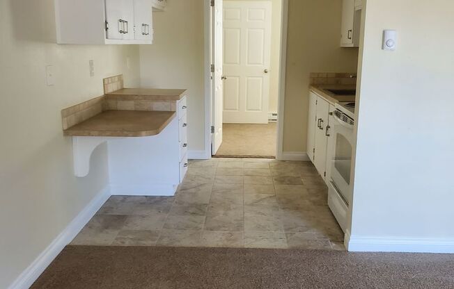 1 bed, 1 bath, 590 sqft, $1,250, Unit 4