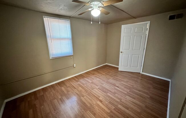 2 beds, 1 bath, $1,095