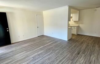 2 beds, 1 bath, $2,300, Unit 4