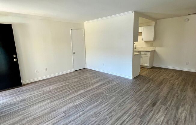 2 beds, 1 bath, $2,300, Unit 4