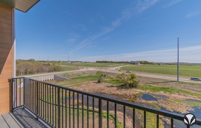 1 bed, 1 bath, 728 sqft, $1,295, Unit YH-2015