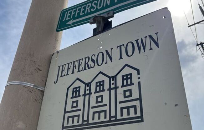 Now Leasing: Beautiful 2 Bed, 2.5 Bath townhome on Jefferson Hwy