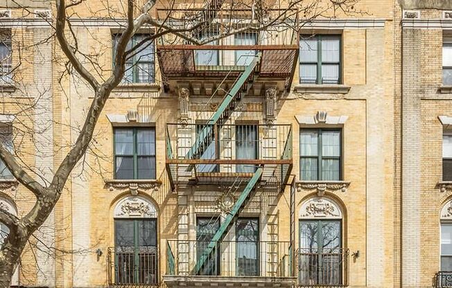 943 SAINT MARK'S AVE