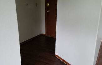 2 beds, 1 bath, $1,075