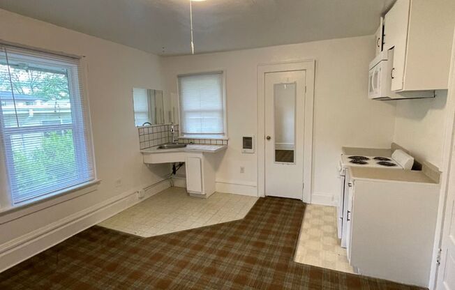 590 W 12th