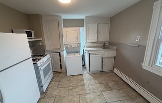 2 beds, 1 bath, $2,600, Unit 3