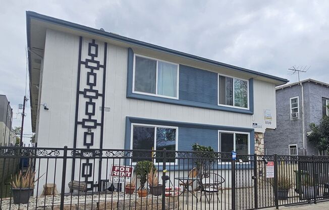 1030 N. Oxford Ave