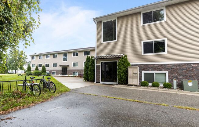 2 beds, 2 baths, $1,350, Unit 1308 E Gaylord 2BR