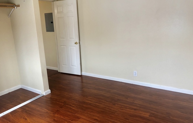 2 beds, 1 bath, 900 sqft, $1,950, Unit 08