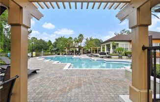 For Rent Beautiful 1/1 w covered GARAGE Condo @ Crest close to UCF  and Valencia College !!!