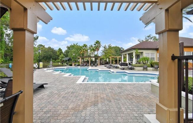 For Rent Beautiful 1/1 w covered GARAGE Condo @ Crest close to UCF  and Valencia College !!!