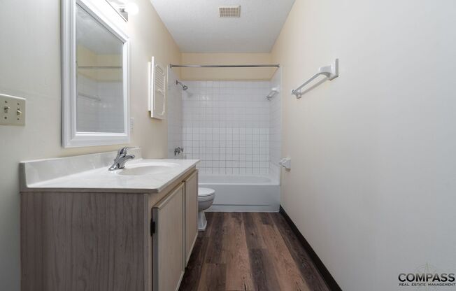 1 bed, 1 bath, 709 sqft, $1,045, Unit 2214-319