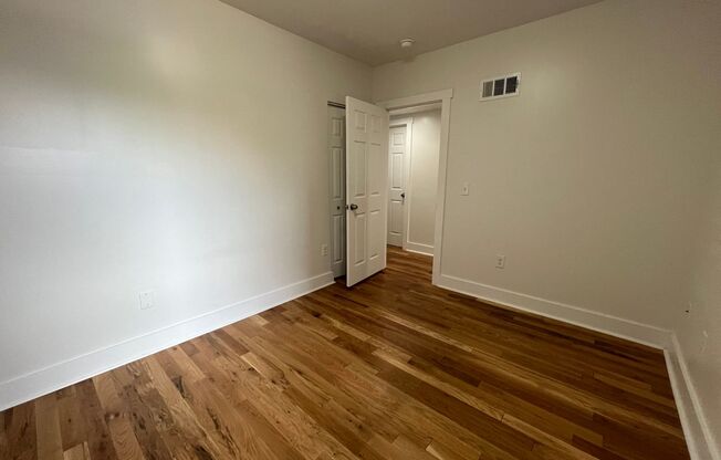 2 beds, 1 bath, 750 sqft, $2,139, Unit 5645 Hobart Street #1
