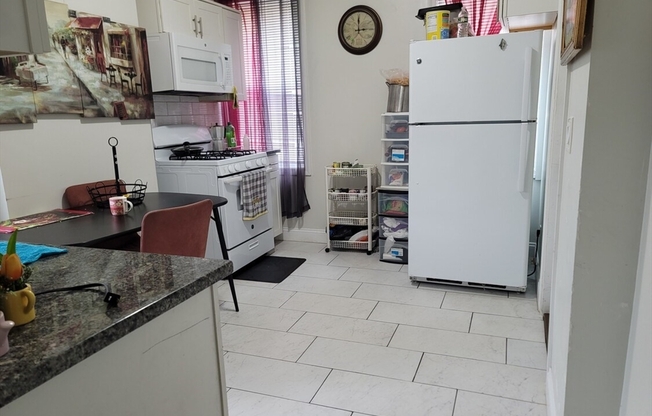 3 beds, 1 bath, 844 sqft, $2,800, Unit 1