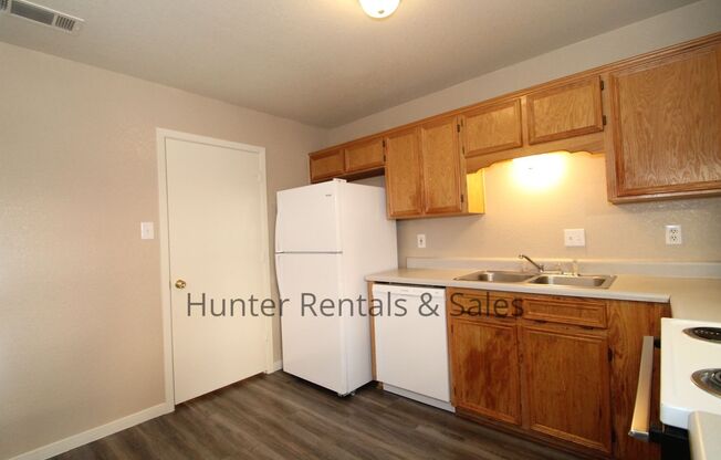 2 beds, 1.5 baths, $875