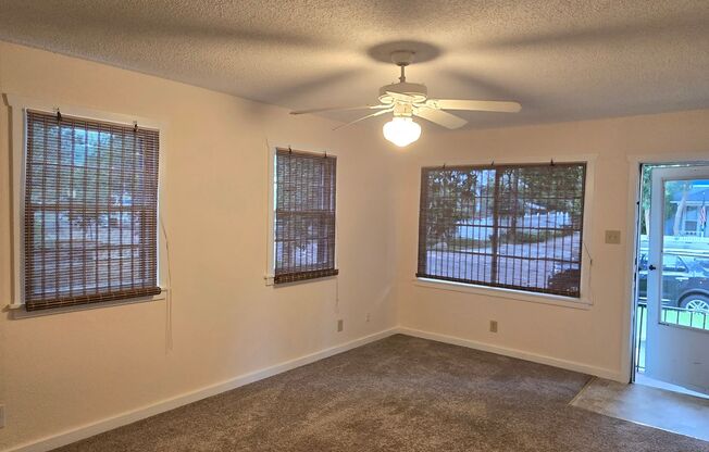 CUTE 2 bedroom, 1 bath cottage on WESTSIDE of Colorado Springs