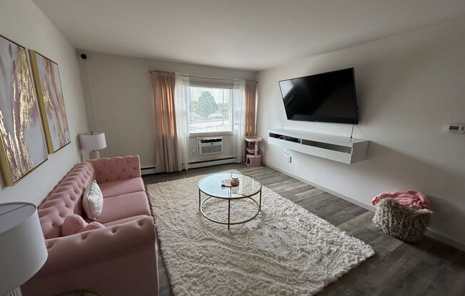 2 beds, 1 bath, $1,395, Unit 204