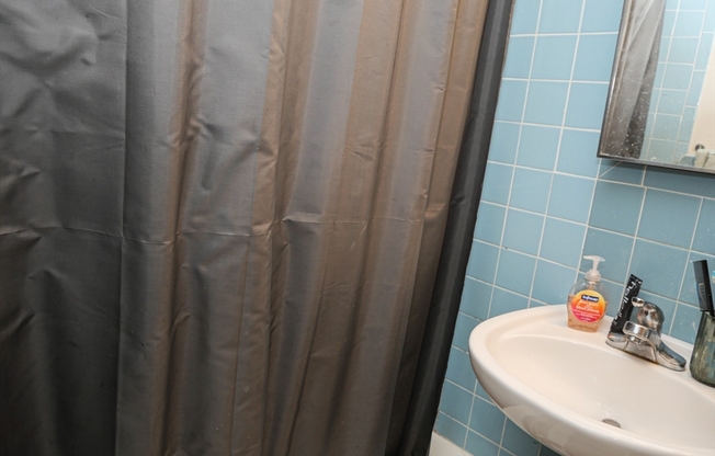 3 beds, 1 bath, 850 sqft, $3,900, Unit 11