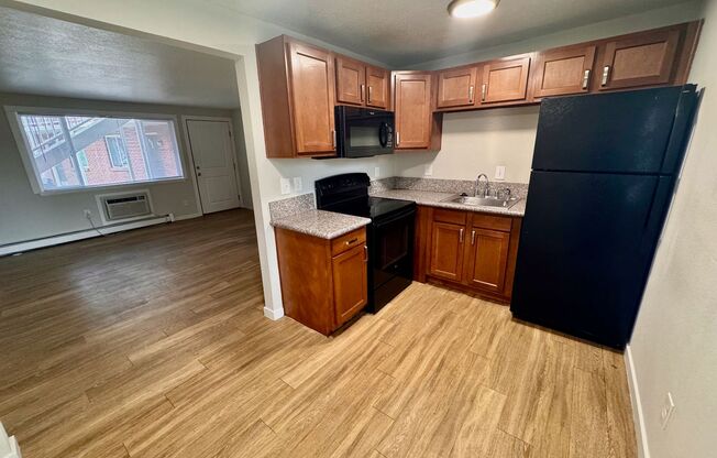 2 beds, 1 bath, 800 sqft, $1,275, Unit 10