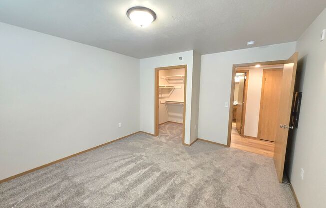 2 beds, 1 bath, 1,090 sqft, $1,230, Unit 3400 108