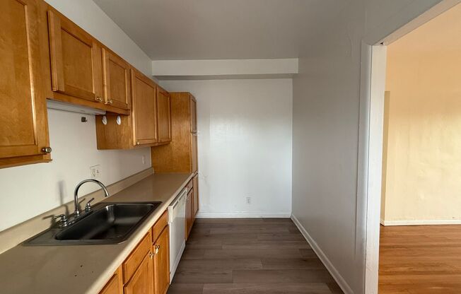 2 beds, 2 baths, 1,772 sqft, $2,200, Unit Old King Edward 61