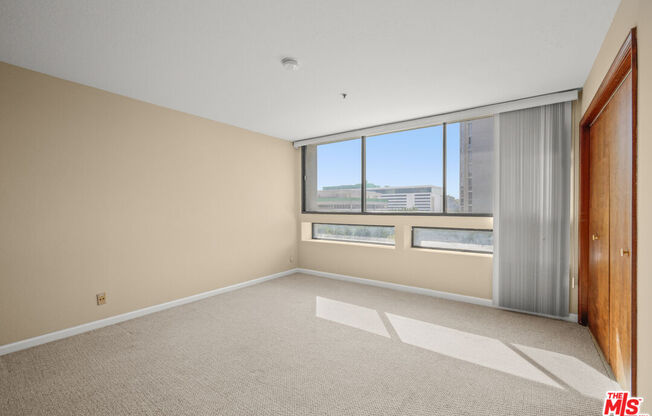 880 W 1st St Apt 216