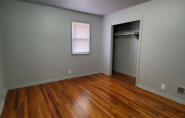 2 beds, 1 bath, $800, Unit 8023