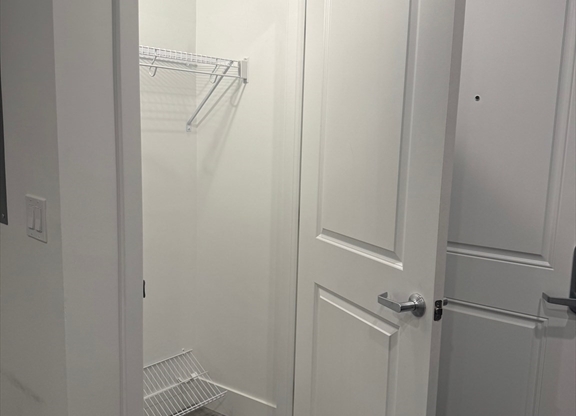 1 bed, 1 bath, $1,795, Unit 522