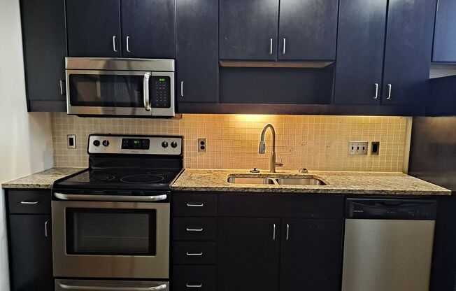 2 beds, 2 baths, 865 sqft, $1,549, Unit 3105