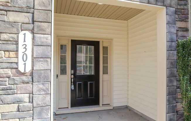 End unit Townhome near DT Raleigh