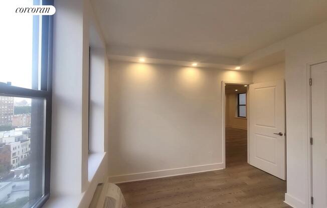 2 beds, 2 baths, $6,850, Unit 14R