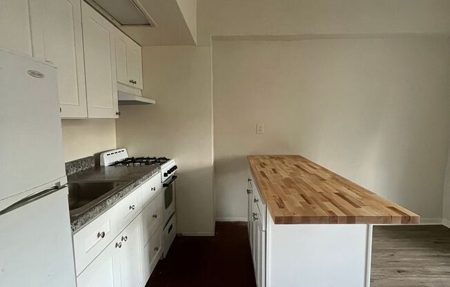 1 bed, 1 bath, 600 sqft, $1,050, Unit 3305-3F