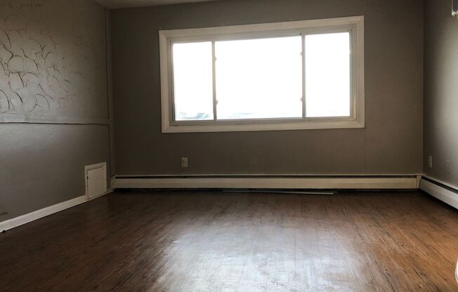 1 bed, 1 bath, 575 sqft, $950, Unit 12