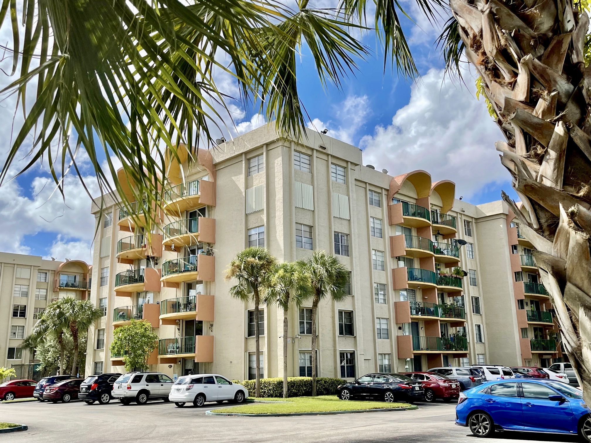 Housing near Fontainebleau Blvd