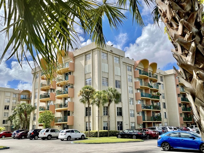 Housing near Fontainebleau Blvd