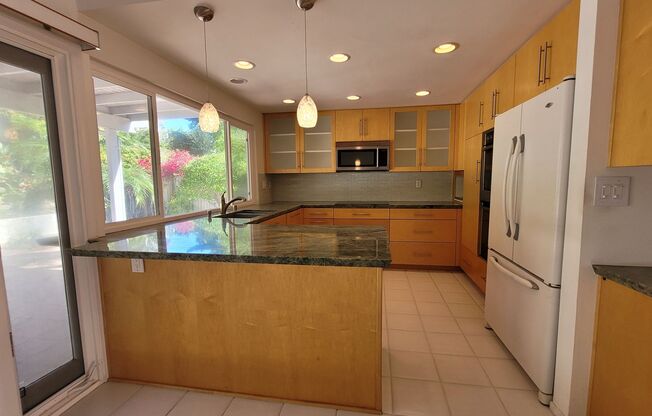 Beautifull 4 Bed 2 Bath In UTC Area