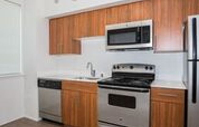 Studio, 1 bath, 329 sqft, $1,463, Unit Unit 102