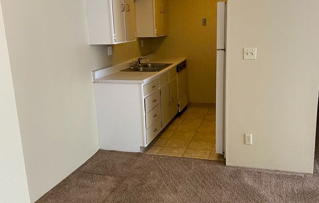 2 beds, 1 bath, 800 sqft, $860, Unit 3600-20