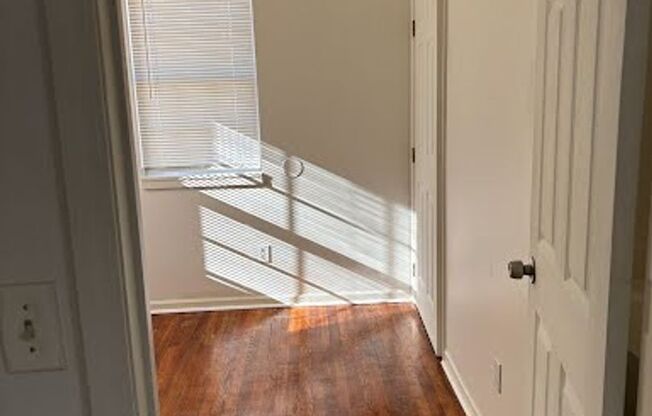 2 beds, 1 bath, $1,000