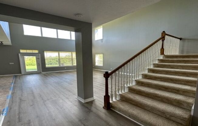 Beautiful 4/2.5 Lakes of Windermere home with open floor plan & lake access!
