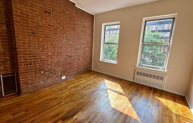 2274 BROADWAY